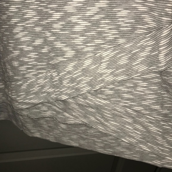 ✨FINAL SALE✨ONE SMALL LEFT! Gray and white tunic - Picture 4 of 6